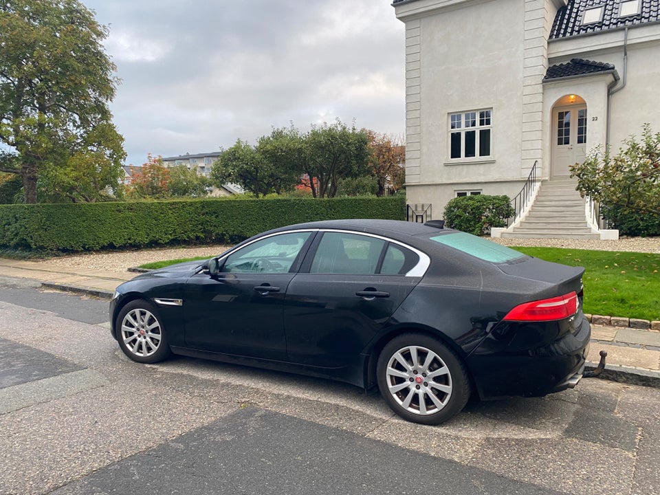 Jaguar XE 2,0 D180 Prestige aut. 4d