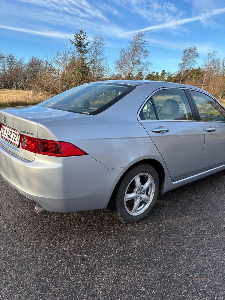 Honda Accord 2,4i Executive 4d