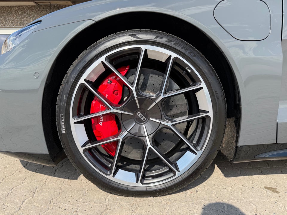 Audi RS e-tron GT quattro 4d