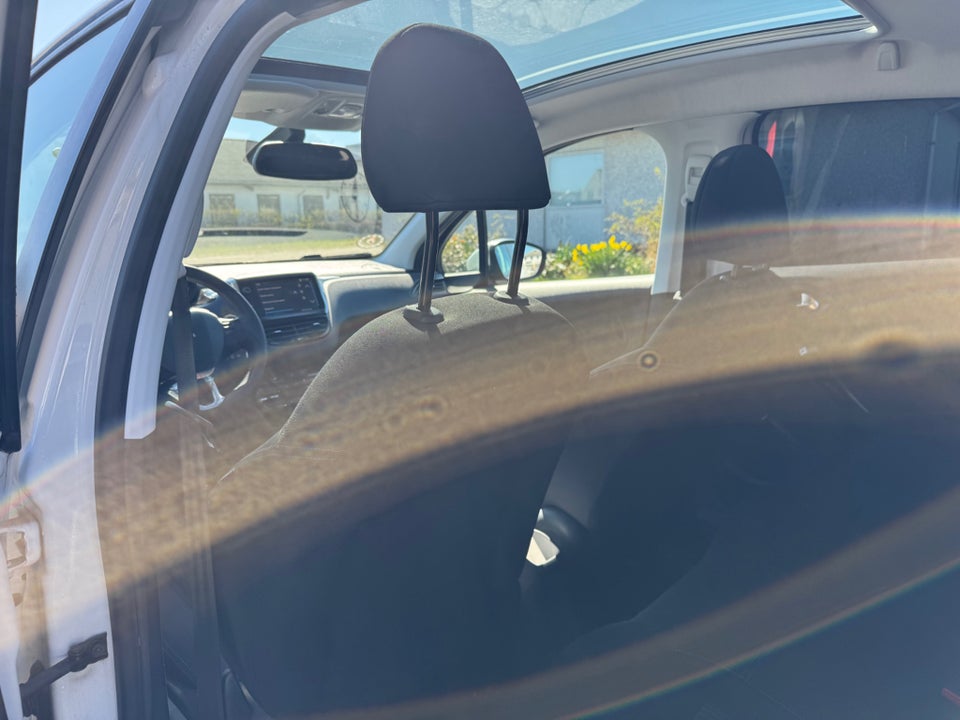 Peugeot 208 1,2 VTi 82 Selection Sky 5d