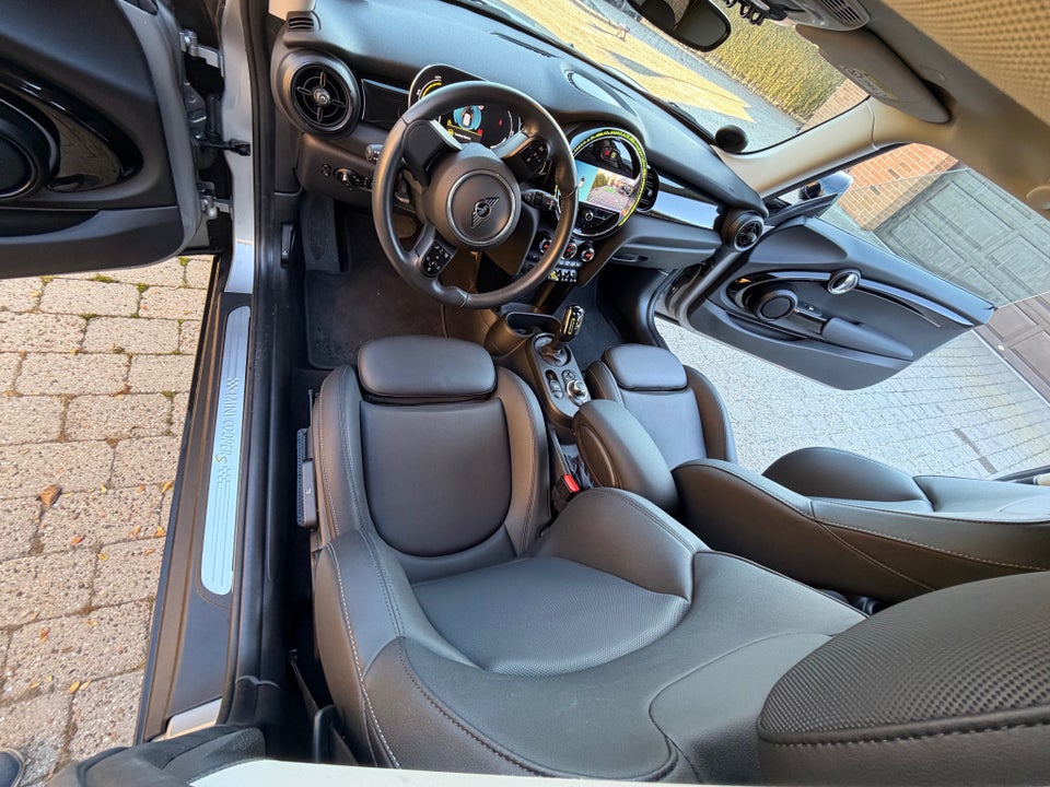 MINI Cooper SE Maximise 3d