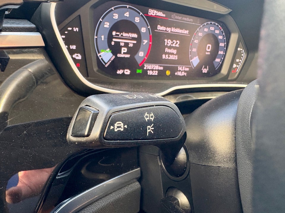 Audi Q3 45 TFSi e Attitude plus S-tr. 5d