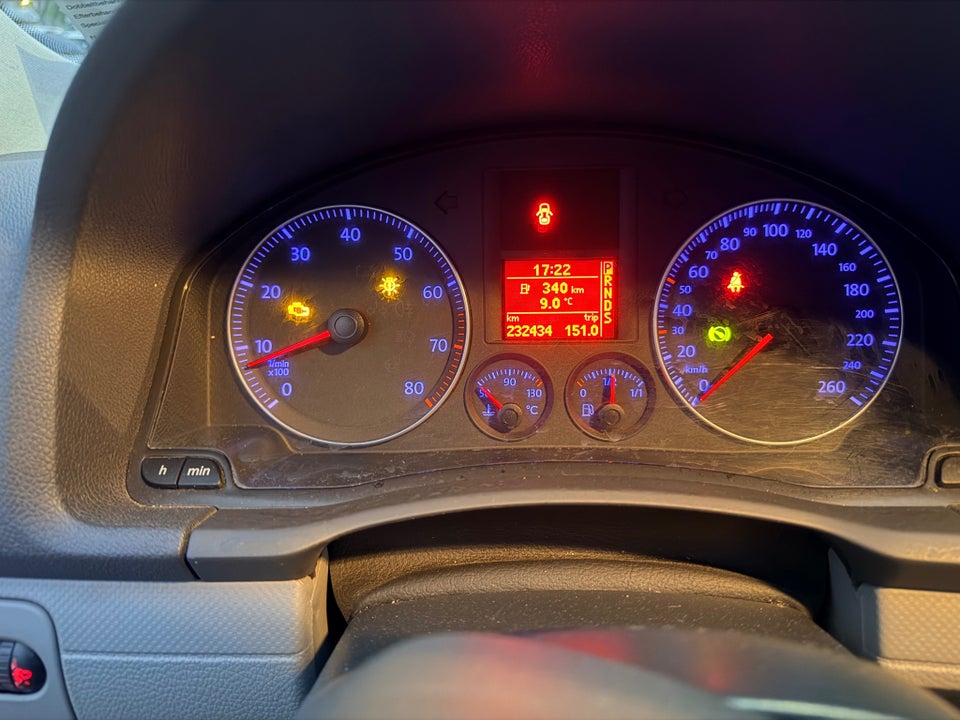 VW Golf V 1,6 FSi Tiptr. 5d