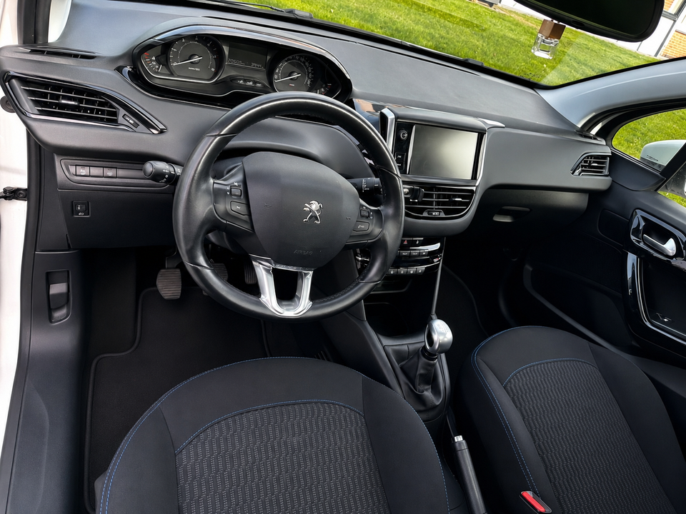 Peugeot 208 1,5 BlueHDi 100 Like Sky 5d
