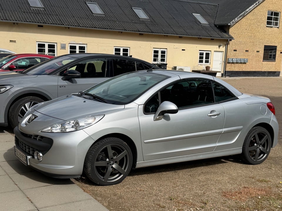 Peugeot 207 1,6 VTi CC 2d