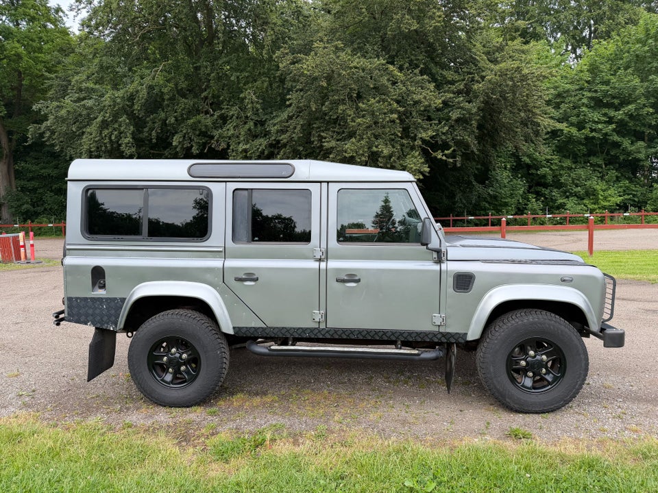 Land Rover Defender 110 2,2 TD4 110 " SW SE Van 5d