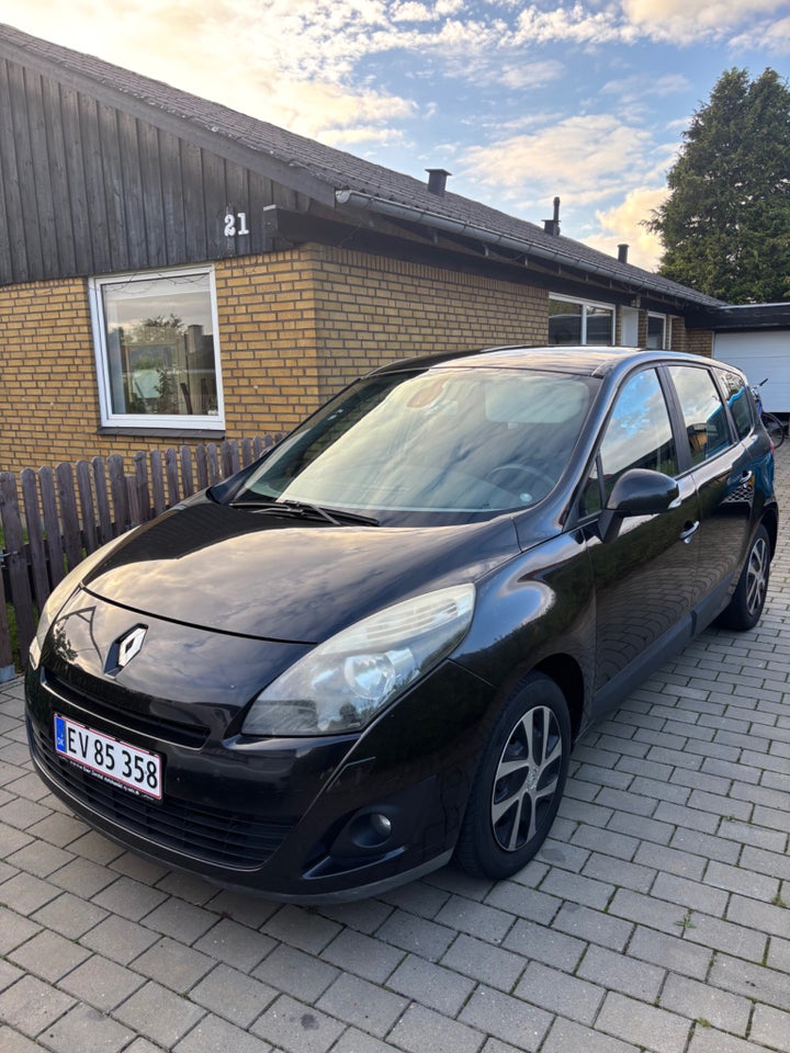 Renault Grand Scenic III 1,9 dCi 130 Dynamique 7prs 5d