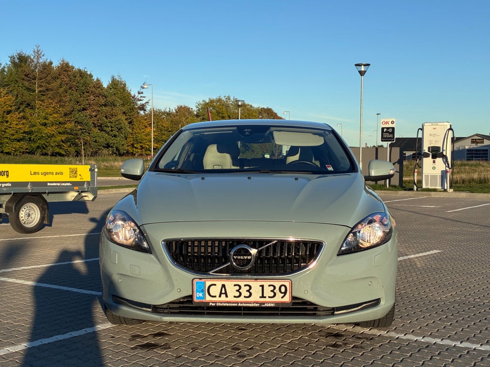 Volvo V40 2,0 D2 120 Business Summum 5d