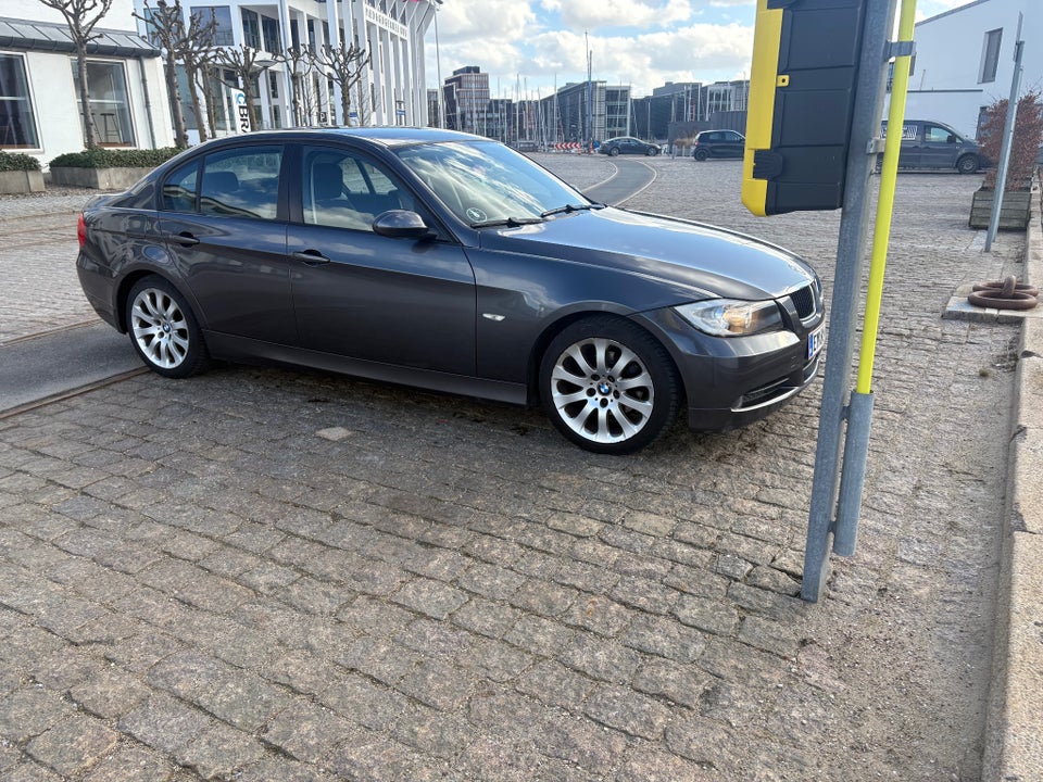BMW 320i 2,0 aut. 4d