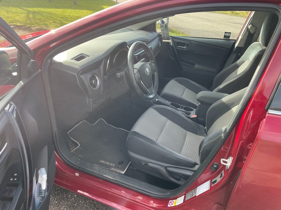 Toyota Auris 1,8 Hybrid H4 Touring Sports CVT 5d