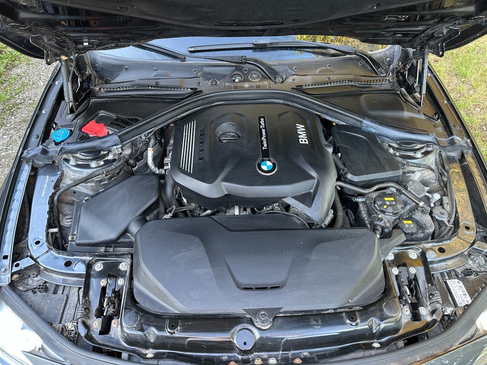 BMW 320i 2,0 Touring Executive aut. 5d