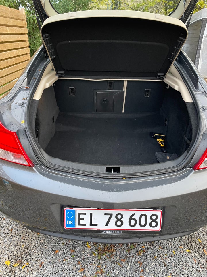 Opel Insignia 1,8 Edition 5d