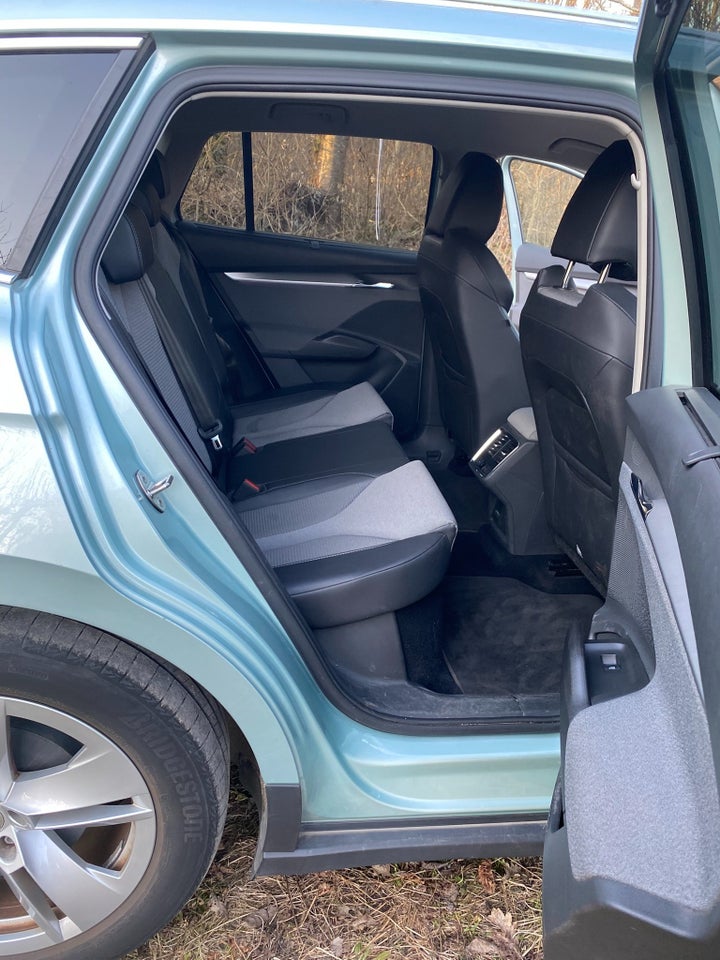 Skoda Enyaq 60 iV Plus Lodge 5d