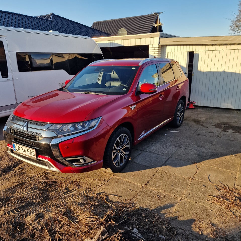Mitsubishi Outlander 2,4 PHEV Instyle CVT 4WD 5d