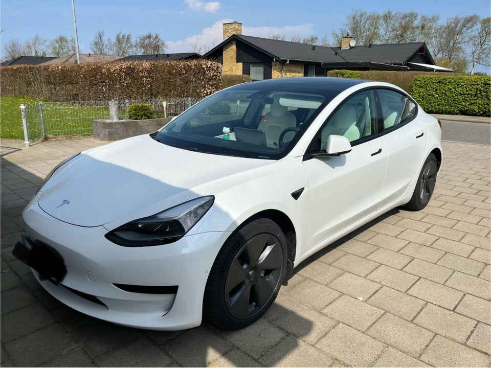 Tesla Model 3 Standard Range+ RWD 4d