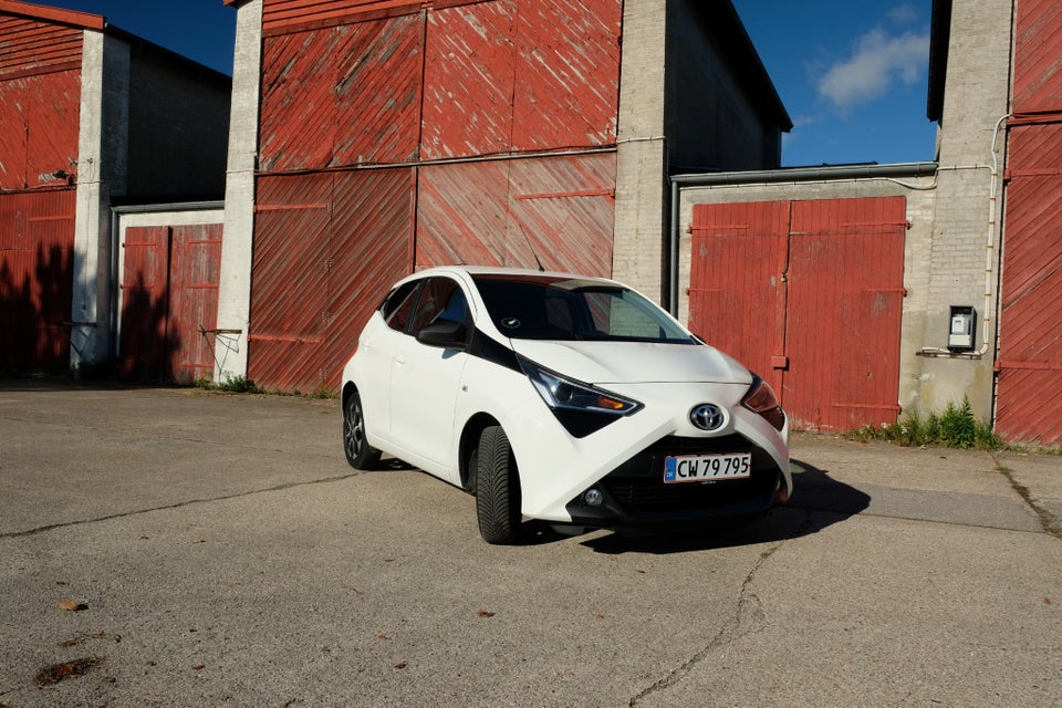 Toyota Aygo 1,0 VVT-i x-press 5d