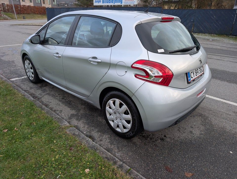 Peugeot 208 1,2 VTi Active 5d