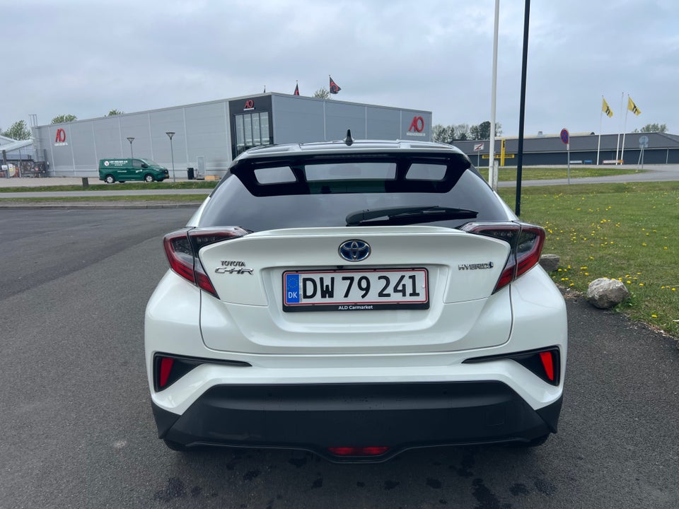 Toyota C-HR 1,8 Hybrid Selected CVT 5d