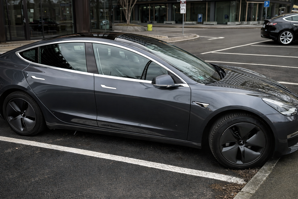 Tesla Model 3 Standard Range+ RWD 4d