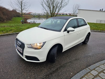 Audi A1 1,6 TDi 90 Attraction Sportback 5d