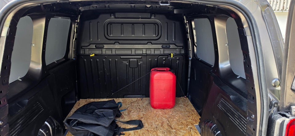 Peugeot Partner 1,5 BlueHDi 100 L1V1 Ultimate Van