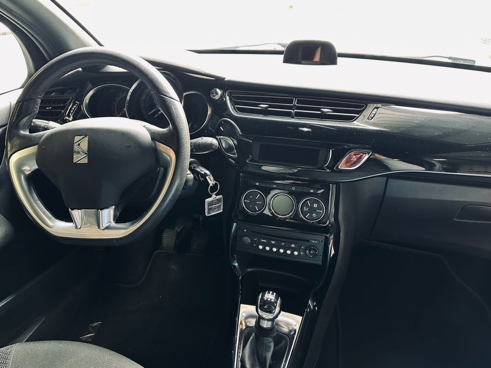 Citroën DS3 1,2 VTi 82 Design Cabrio 2d