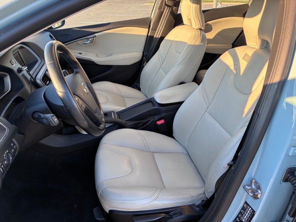 Volvo V40 2,0 D2 120 Business Summum 5d