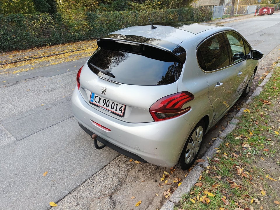 Peugeot 208 1,6 BlueHDi 100 Allure Sky 5d