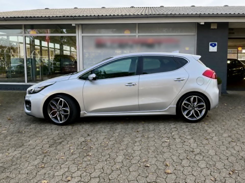 Kia Ceed 1,6 T-GDi GT Advance 5d