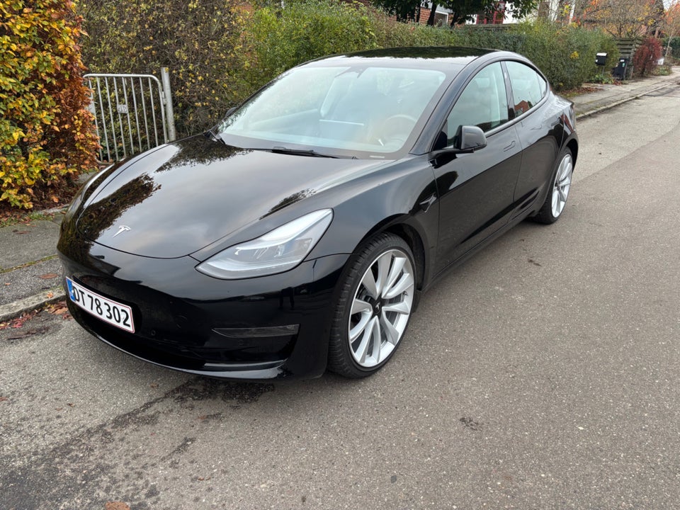 Tesla Model 3 Long Range AWD 4d