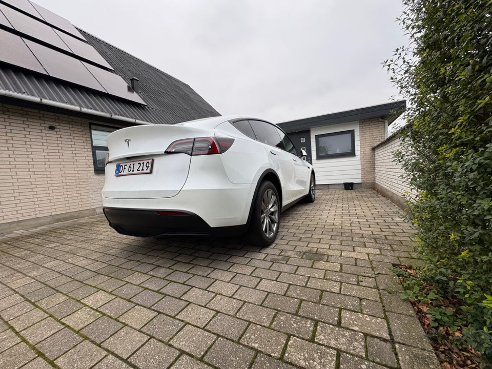 Tesla Model Y Long Range AWD 5d