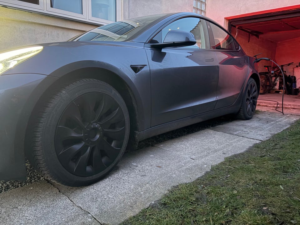 Tesla Model 3 RWD 4d