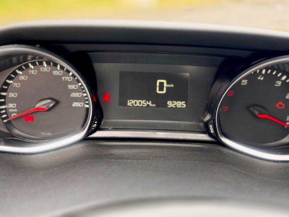 Peugeot 308 1,2 e-THP 110 Active 5d