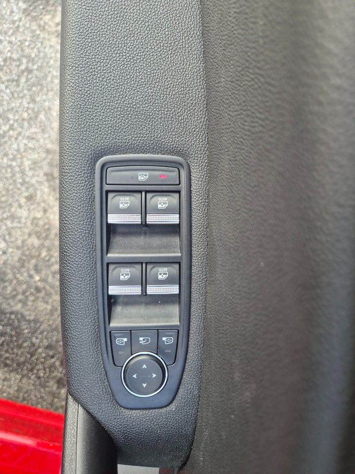 Renault Captur 1,6 E-Tech Intens 5d