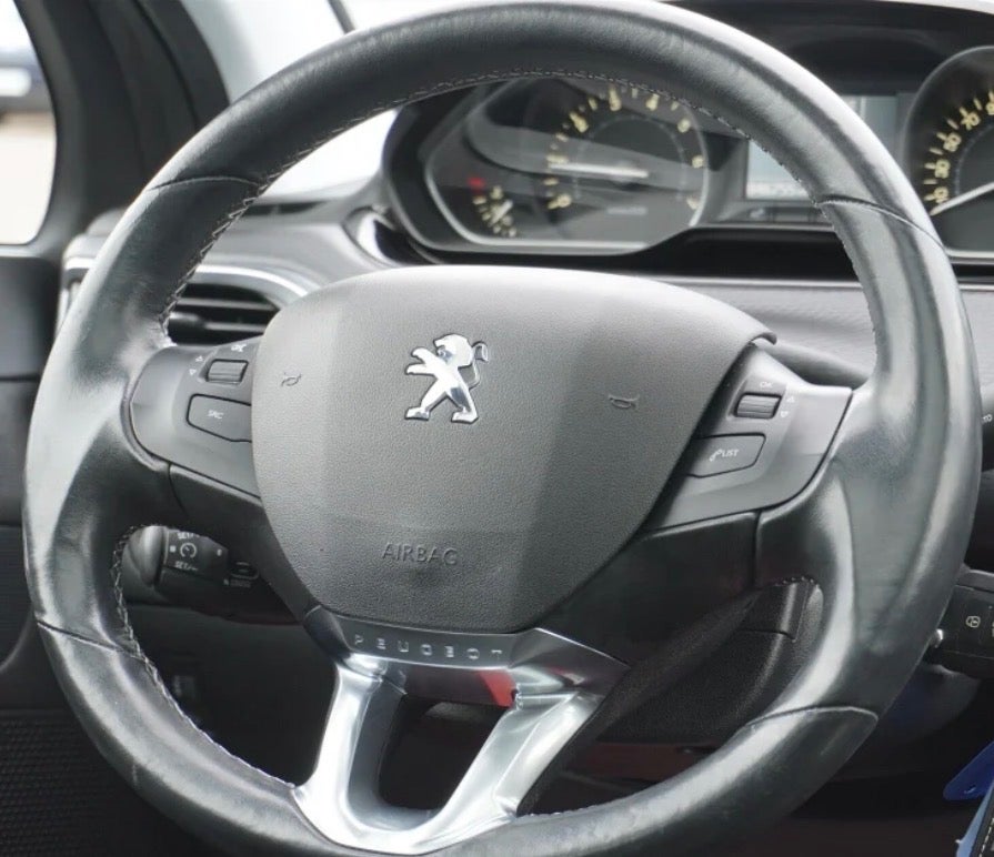 Peugeot 208 1,2 PureTech 82 Selection Sky 5d