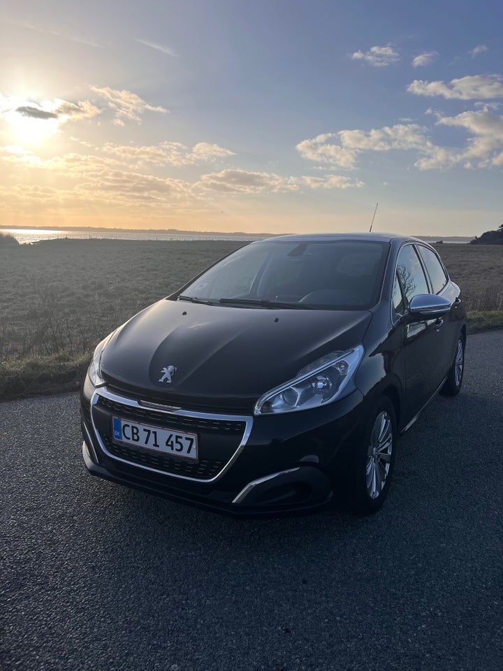 Peugeot 208 1,6 BlueHDi 100 Allure Sky 5d