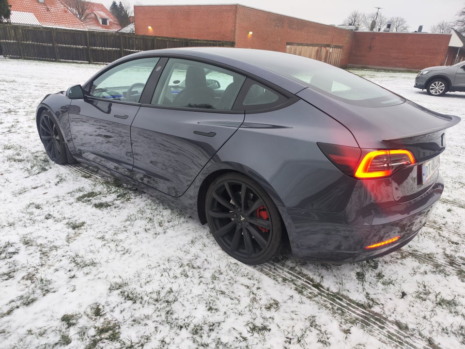 Tesla Model 3 Standard Range+ RWD 4d