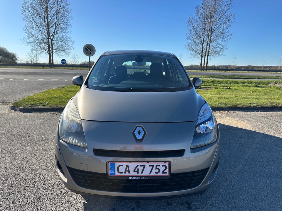 Renault Grand Scenic III 1,6 16V Expression 5d