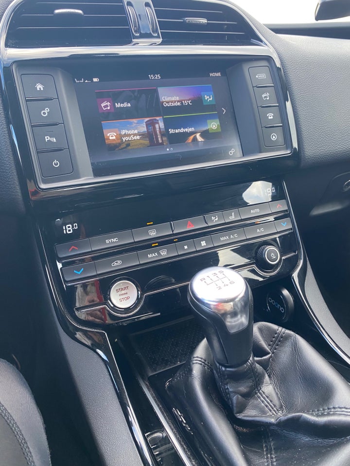 Jaguar XE 2,0 D180 Prestige aut. 4d