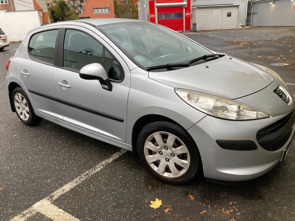 Peugeot 207 1,6 HDi XR+ 5d