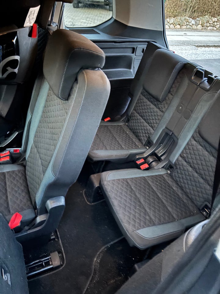 VW Touran 1,6 TDi 115 IQ.Drive DSG 7prs 5d