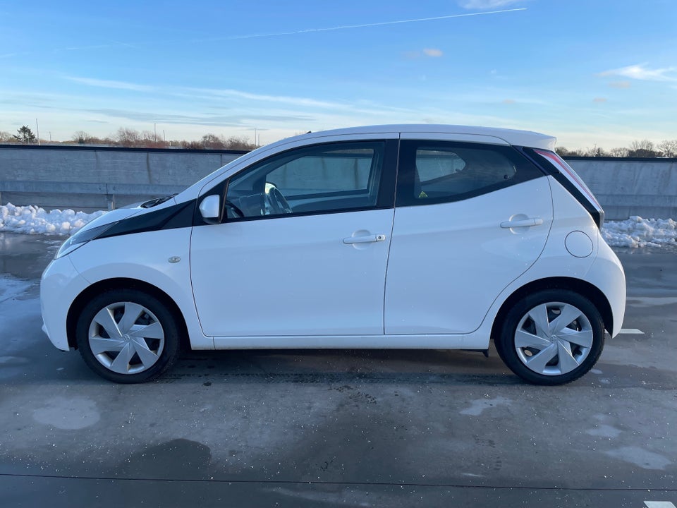 Toyota Aygo 1,0 VVT-i x-play 5d