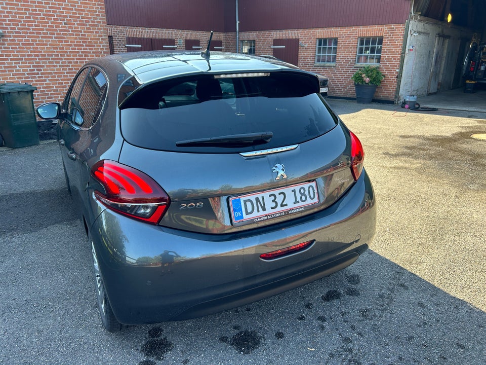 Peugeot 208 1,6 BlueHDi 100 Desire Sky 5d