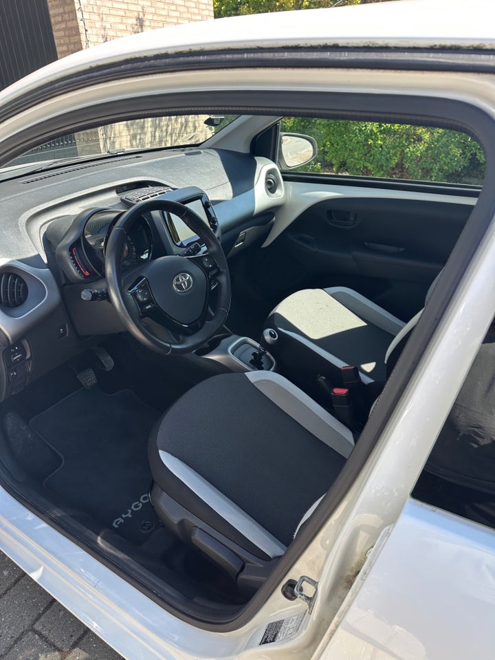 Toyota Aygo 1,0 VVT-i x-press x-shift 5d