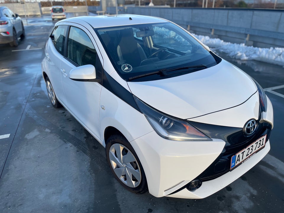 Toyota Aygo 1,0 VVT-i x-play 5d