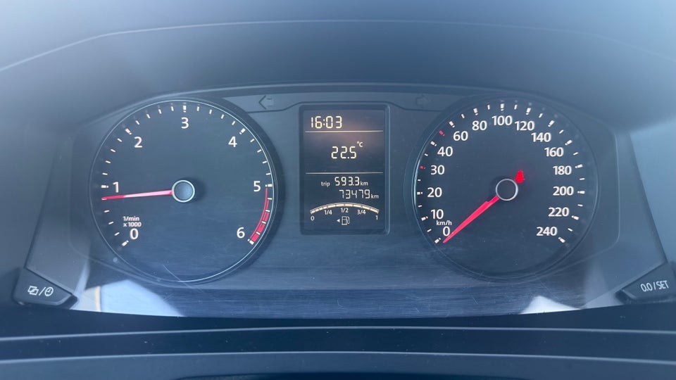VW Transporter 2,0 TDi 102 Kassevogn lang