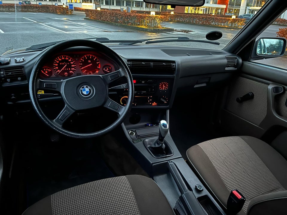 BMW 320i 2,0  4d