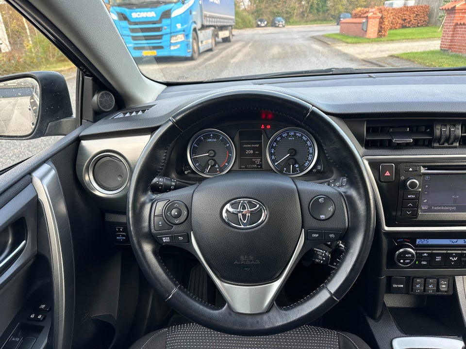 Toyota Auris 1,6 T2+ 5d