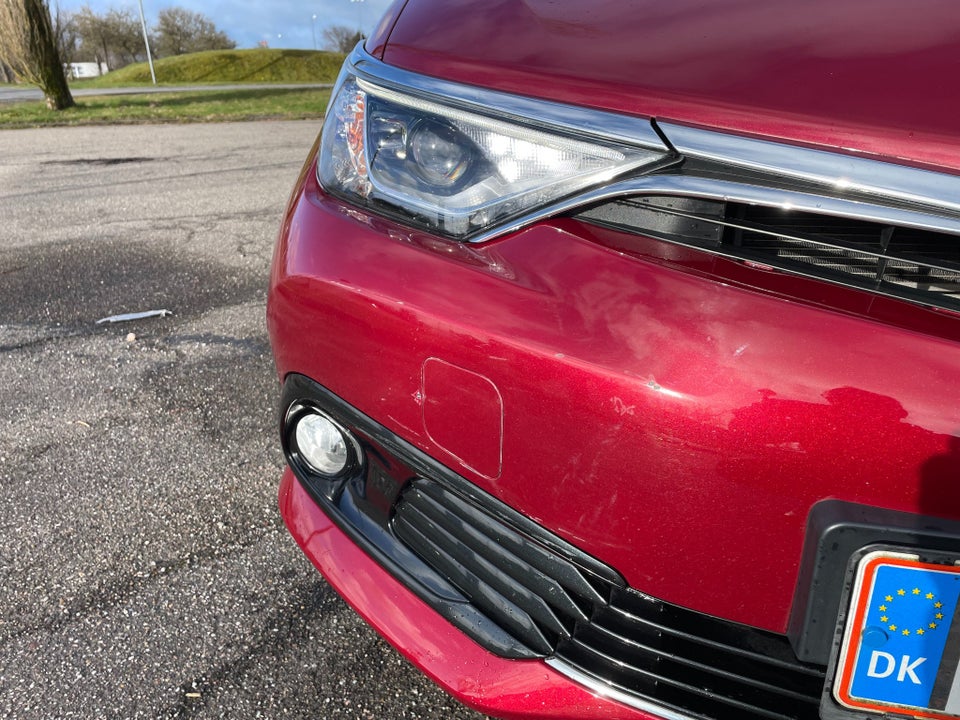 Toyota Auris 1,8 Hybrid H4 Touring Sports CVT 5d