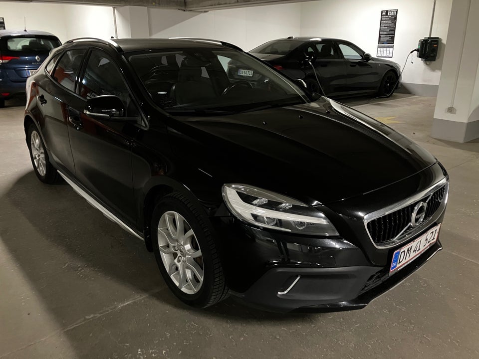Volvo V40 CC 2,0 T3 152 Momentum 5d